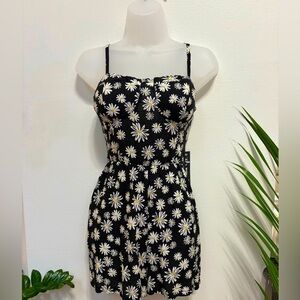 NWT black floral daisy pattern romper, size small
